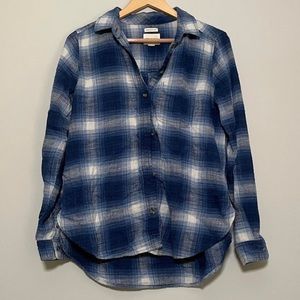 American Eagle Outfitters Blue & White Plaid Flannel Button-Down Shirt